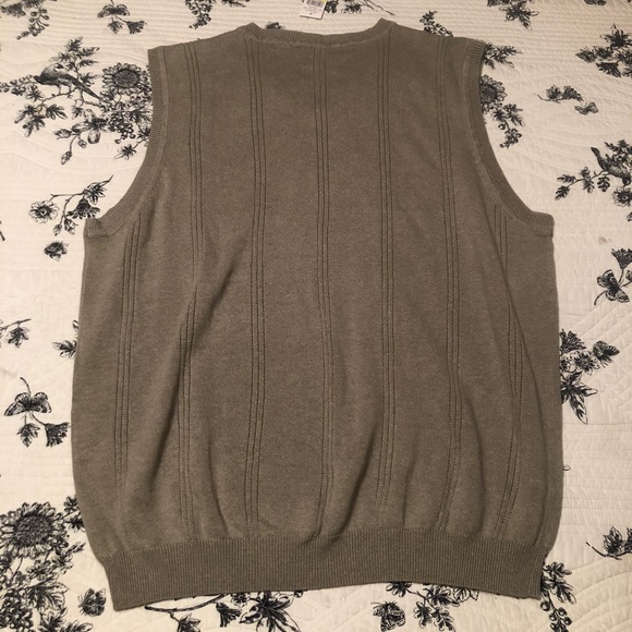 Men's Van Heusen V-neck sweater vest NWT - Picture 3 of 4
